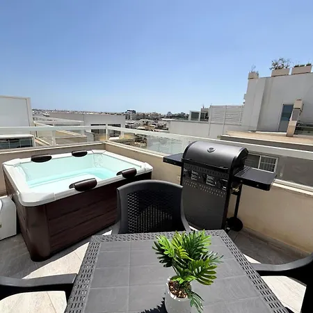 2br Penthouse With Jacuzi And Big Terrace Near Seafront