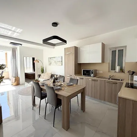 2br Penthouse With Jacuzi And Big Terrace Near Seafront *