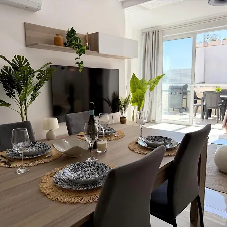 شقة 2br Penthouse With Jacuzi And Big Terrace Near Seafront *