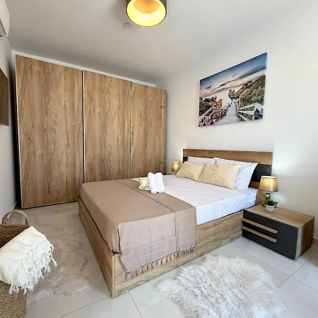 2br Penthouse With Jacuzi And Big Terrace Near Seafront * Gzira
