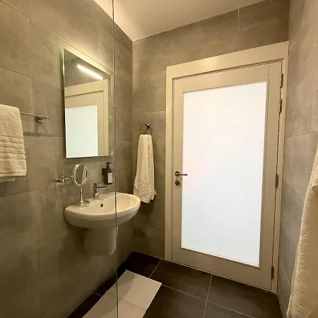 2br Penthouse With Jacuzi And Big Terrace Near Seafront *